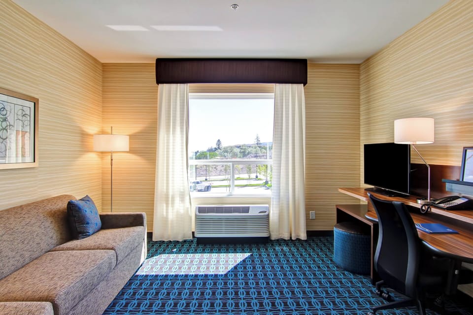 In-room safe, desk, laptop workspace, blackout drapes
