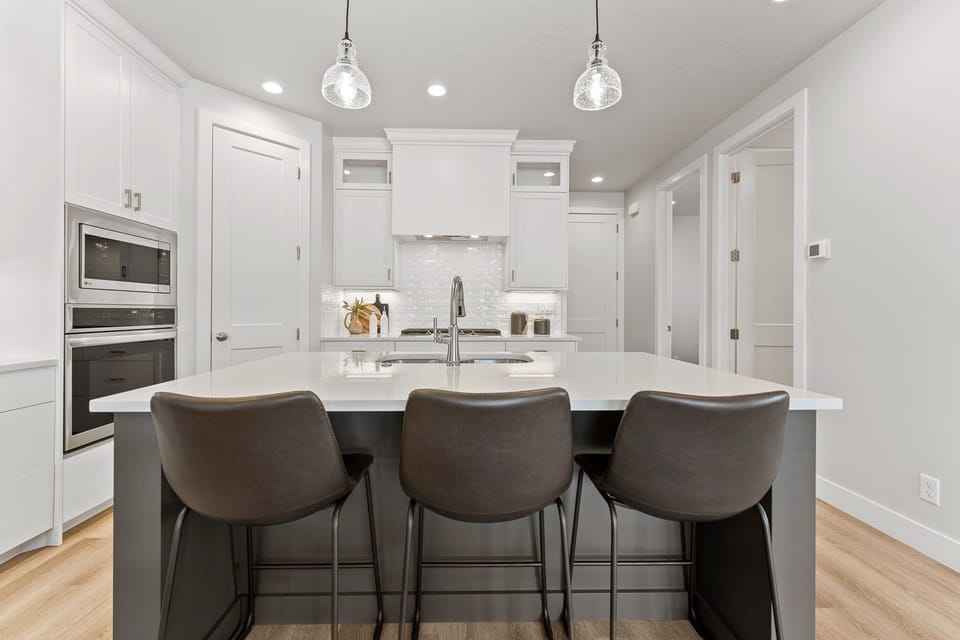 House, 5 Bedrooms | Private kitchen | Fridge, oven, coffee/tea maker, toaster