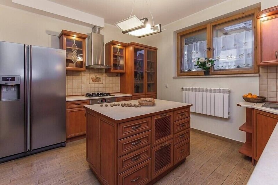 Shared fridge, microwave, stovetop, highchair
