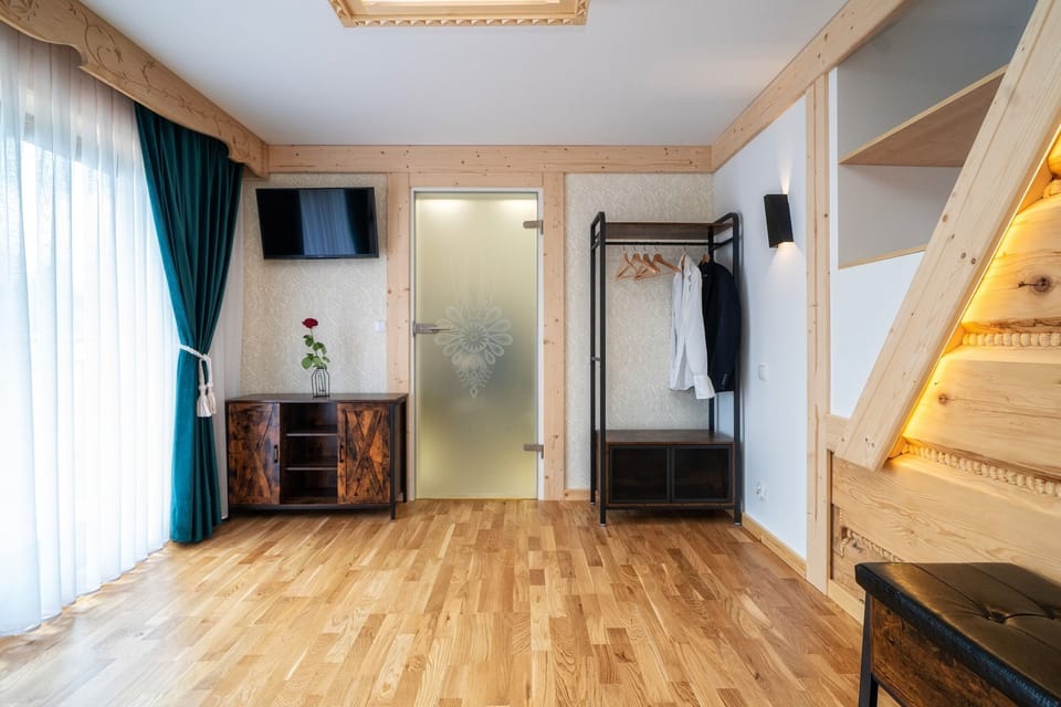 Exclusive Apartment, Mountain View | Blackout drapes, iron/ironing board, free WiFi