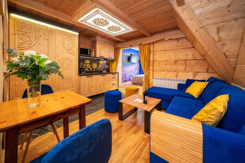 Deluxe Apartment | Blackout drapes, iron/ironing board, free WiFi