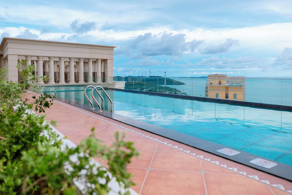 Rooftop pool