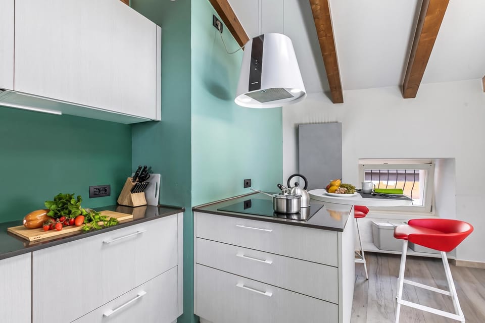 Family Apartment, 2 Bedrooms, Microwave (Riva's Rooftop Retreat) | Private kitchen