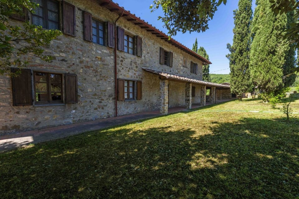 Villa Tre Laghi by MMega Villa in Tuscany