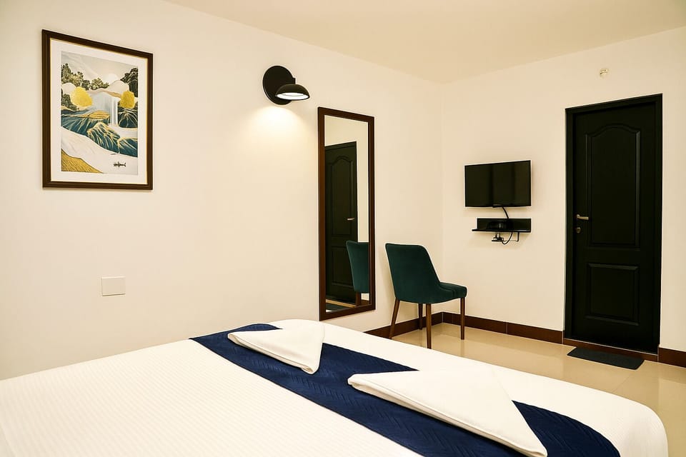 Deluxe Double Room | Iron/ironing board, free WiFi, bed sheets