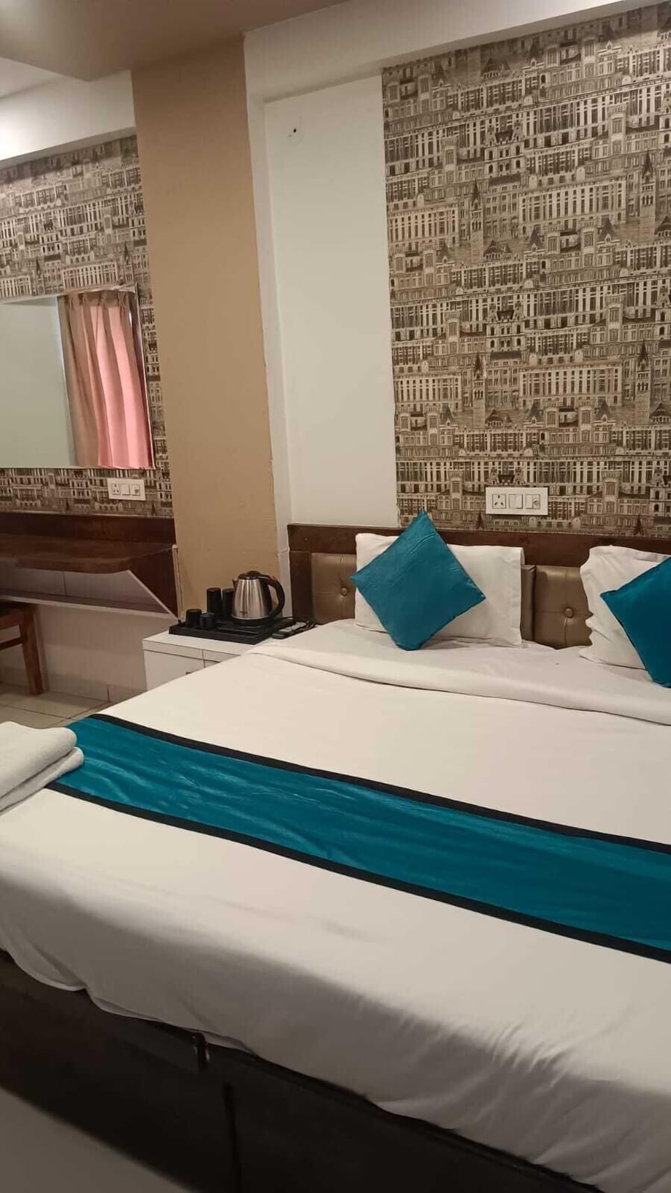 Soundproofing, WiFi (free), bed sheets