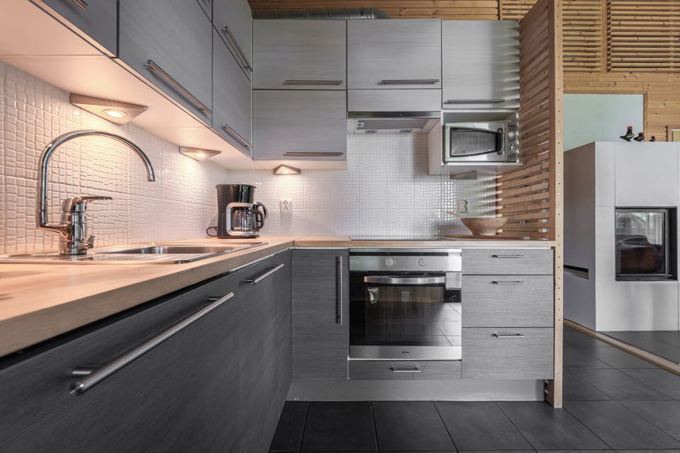Classic Chalet, Courtyard View | Private kitchen | Full-size fridge, microwave, oven, stovetop