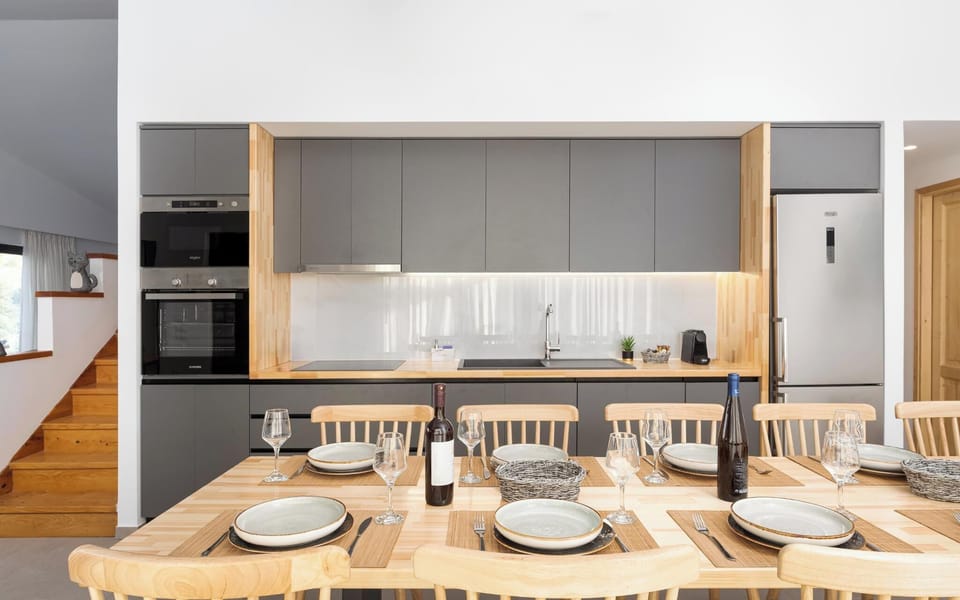 Deluxe Villa, Mountain View | Private kitchen | Full-size fridge, microwave, oven, stovetop