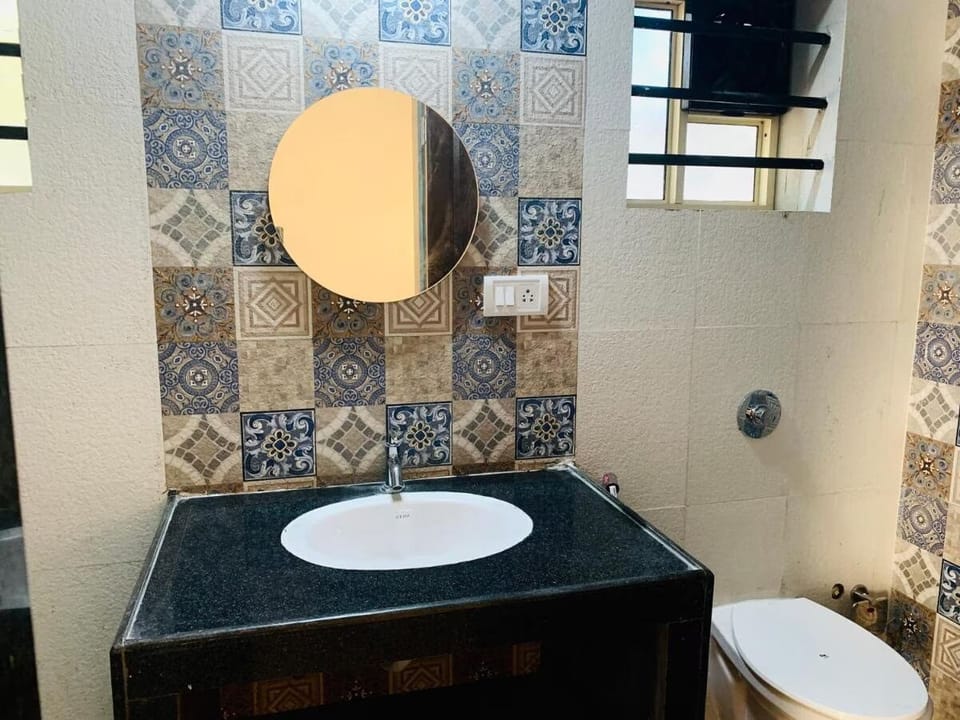 Shower, soap, shampoo, toilet paper