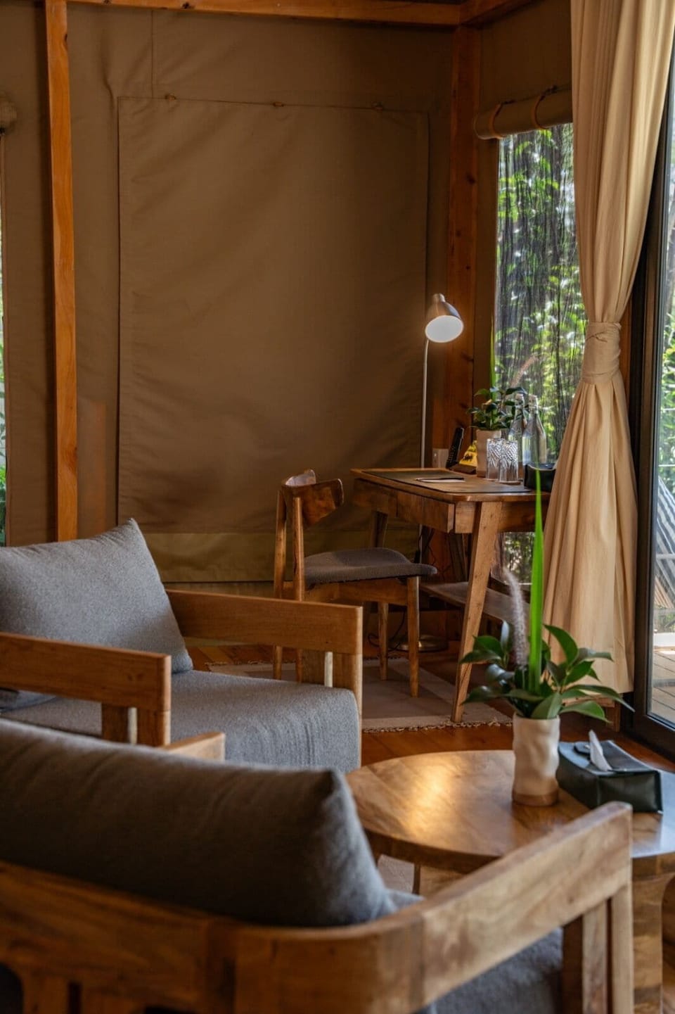 Luxury Double or Twin Room, River View | In-room dining