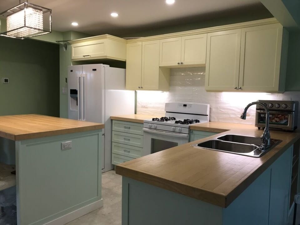 Comfort Studio Suite | Living area | LCD TV, fireplace