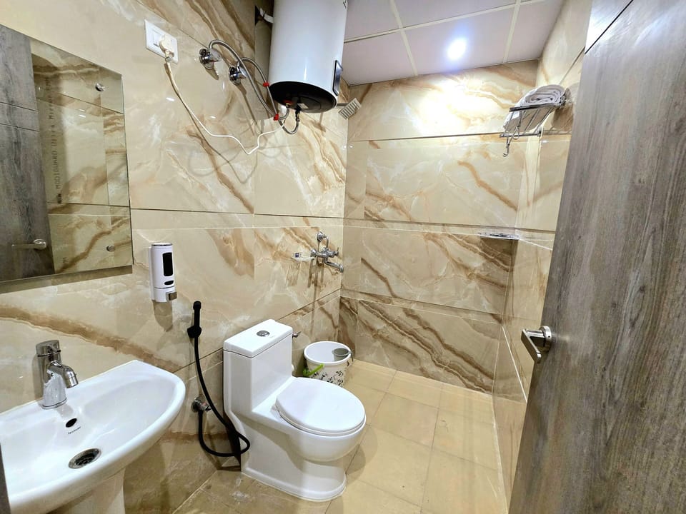 Deluxe Double Room, Garden View | Bathroom