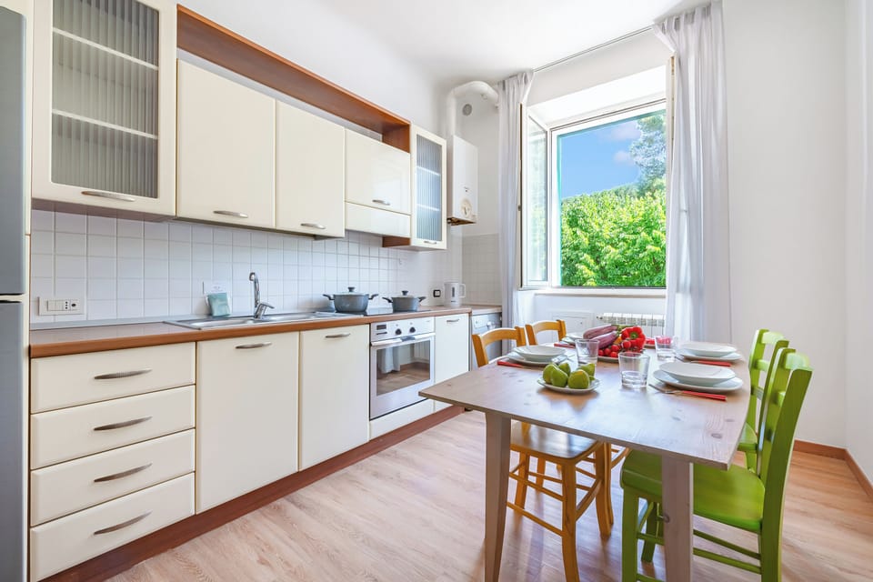Family Apartment, 2 Bedrooms, Air conditioning (L' Alì Apartment near Noci old town) | Private kitchen