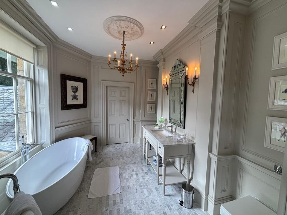Luxury Suite, Ensuite, Lake View (Two Full Bath) | Bathroom | Slippers