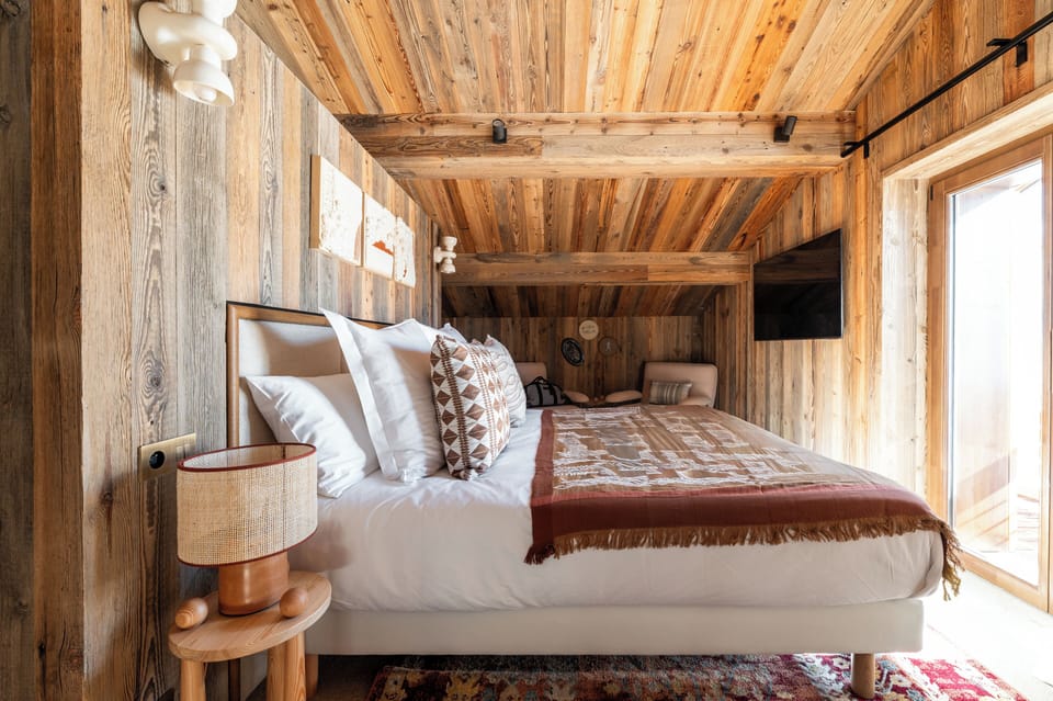 Executive Suite, Balcony, Mountain View | Premium bedding, in-room safe, blackout drapes, soundproofing