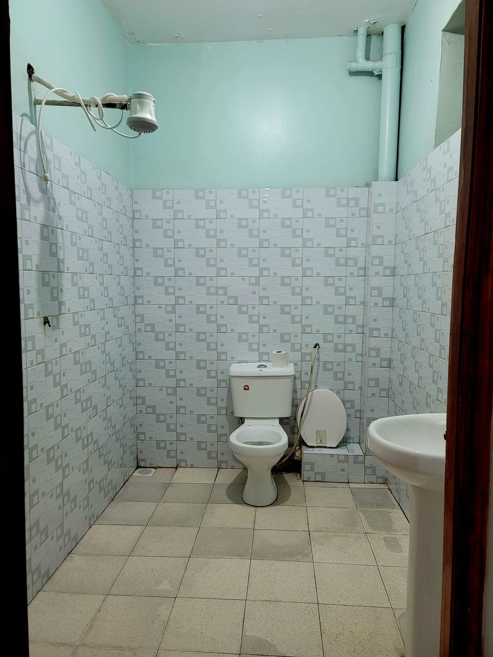 Standard Twin Room, City View | Bathroom | Shower, slippers, towels, soap