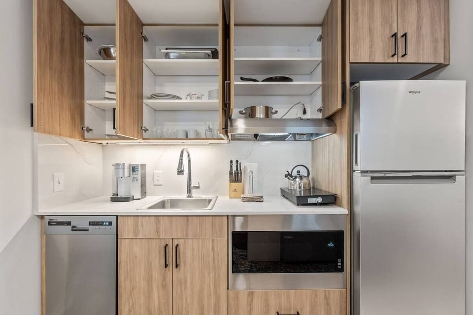 Unpack groceries easily with plenty of cabinets and counter space.