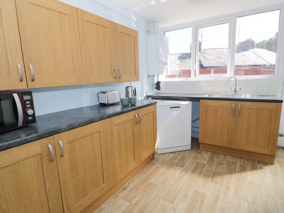 Dishwasher, cookware/dishes/utensils