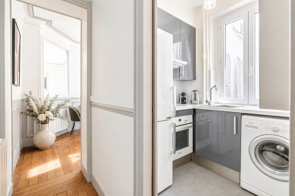 Deluxe Apartment, Courtyard View | Private kitchen | Espresso maker, electric kettle, toaster, freezer