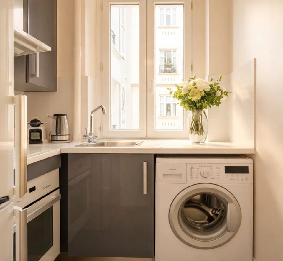 Deluxe Apartment, Courtyard View | Private kitchen | Espresso maker, electric kettle, toaster, freezer