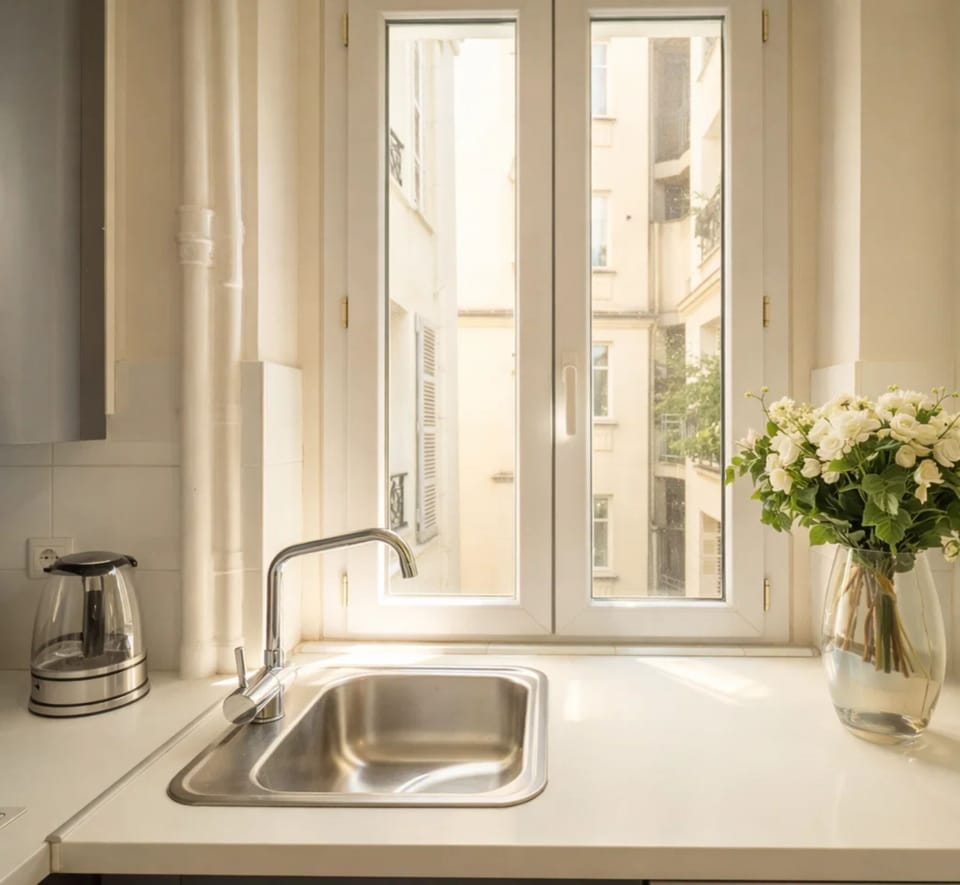 Deluxe Apartment, Courtyard View | Private kitchen | Espresso maker, electric kettle, toaster, freezer