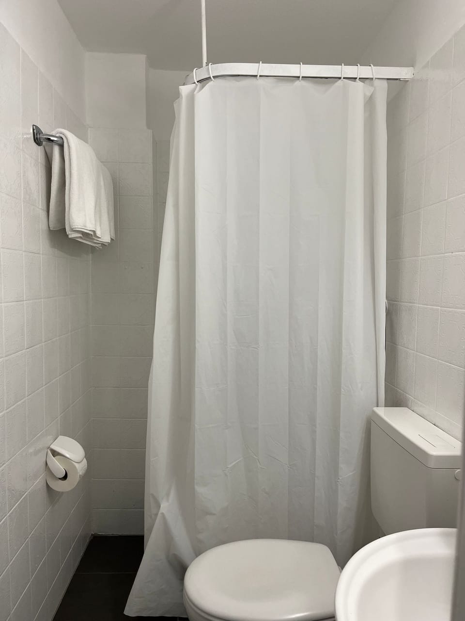 Basic Double or Twin Room | Bathroom | Shower, soap, shampoo, toilet paper