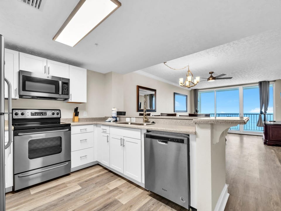 Condo, Multiple Beds (Majestic Beach Towers 1-2003) | Private kitchen | Oven, toaster