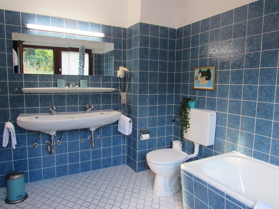 Standard Double Room, Balcony | Bathroom | Hair dryer, towels, soap, shampoo
