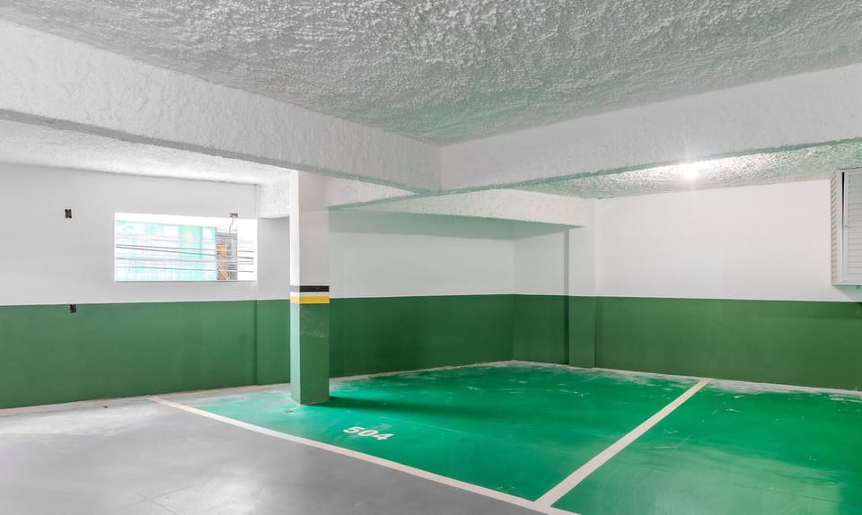 Basic Apartment | Sport court