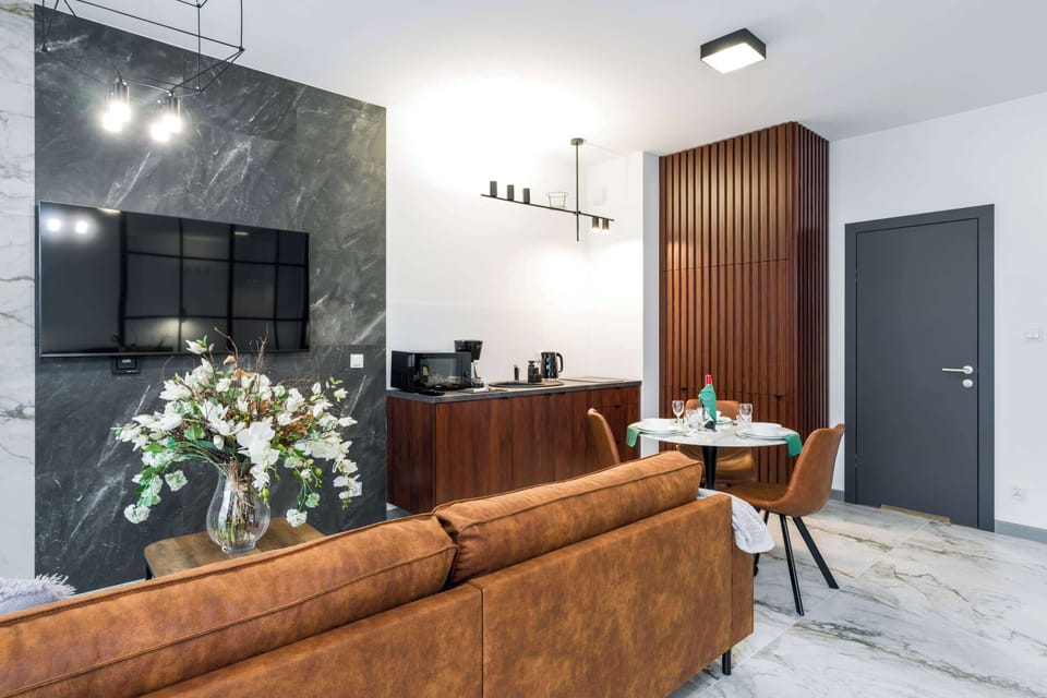 Stylish living room with coffe table. 