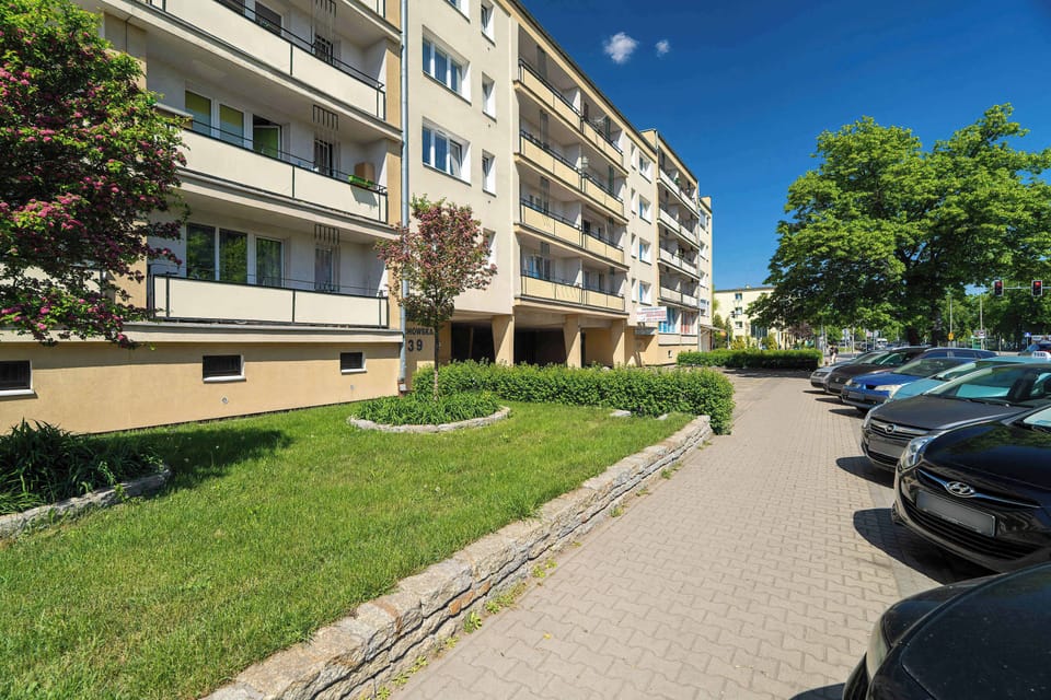 The well-kept facade and green surroundings provide a sense of security and visual appeal.
