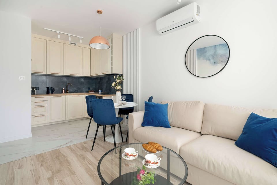 Spacious living room with full equipment. 