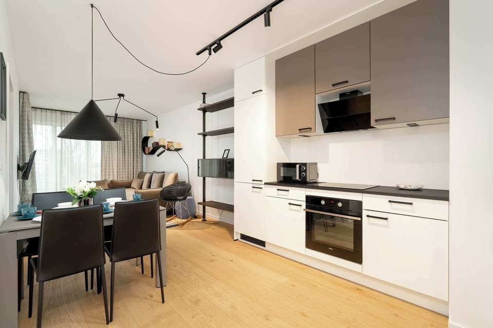 Kitchenette with plenty of kitchen utensils and dishes. 