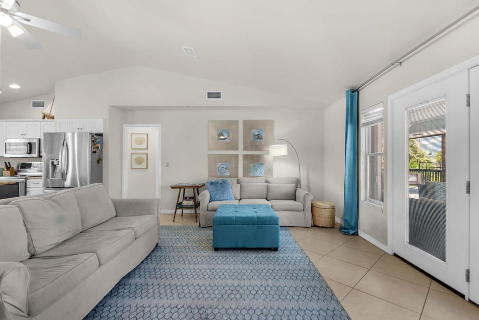 House, Multiple Beds (Seaside Serenity) | Living area