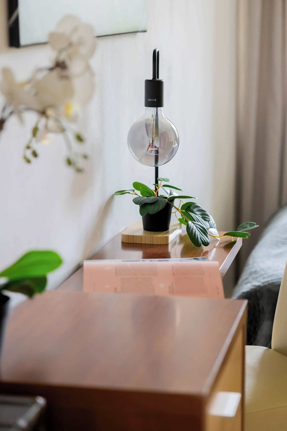 Decorative details/desk with lamp in the bedroom.
