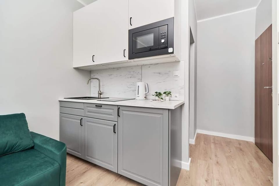 Modern, fully equipped kitchenette. 