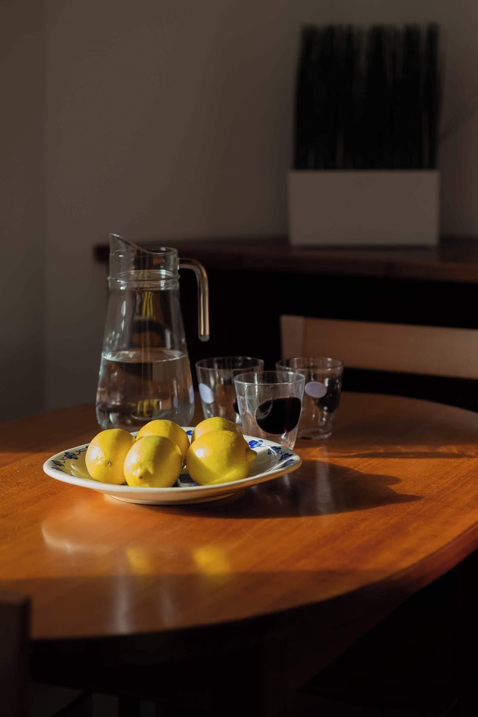 Dining area/tableware.