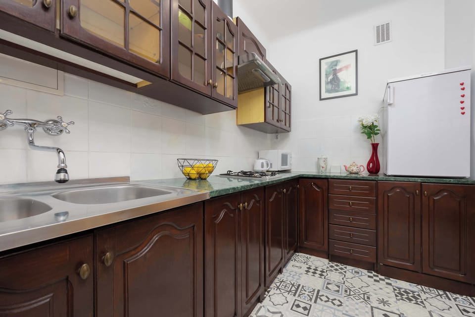 A practical kitchen that encourages culinary exploration.
