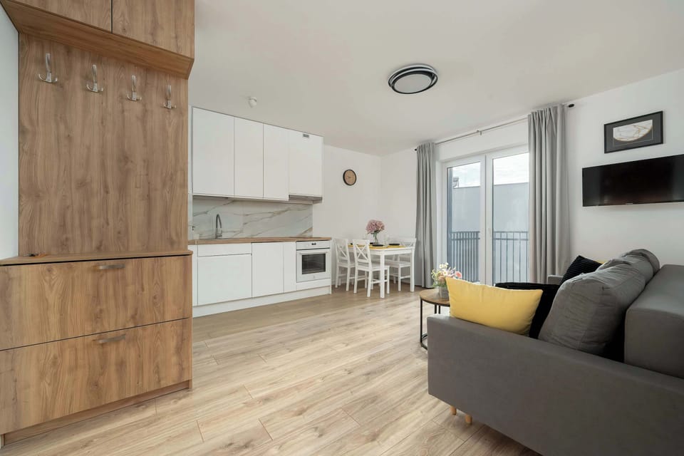 Kitchenette with plenty of kitchen utensils and dishes. 