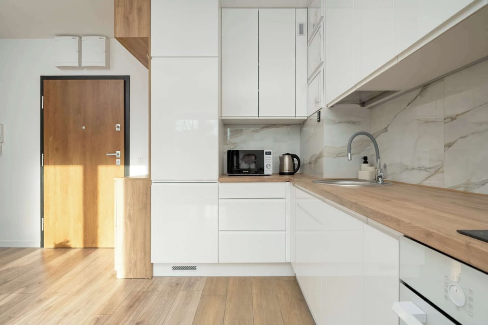 Modern, fully equipped kitchenette. 
