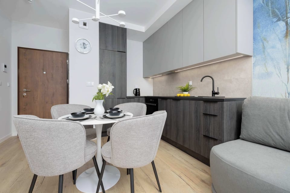 Fully equipped kitchenette with dining table and chairs.