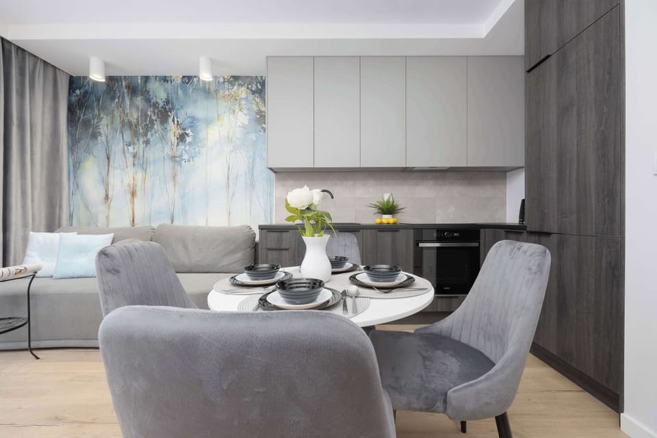 Fully equipped kitchenette with dining table and chairs.
