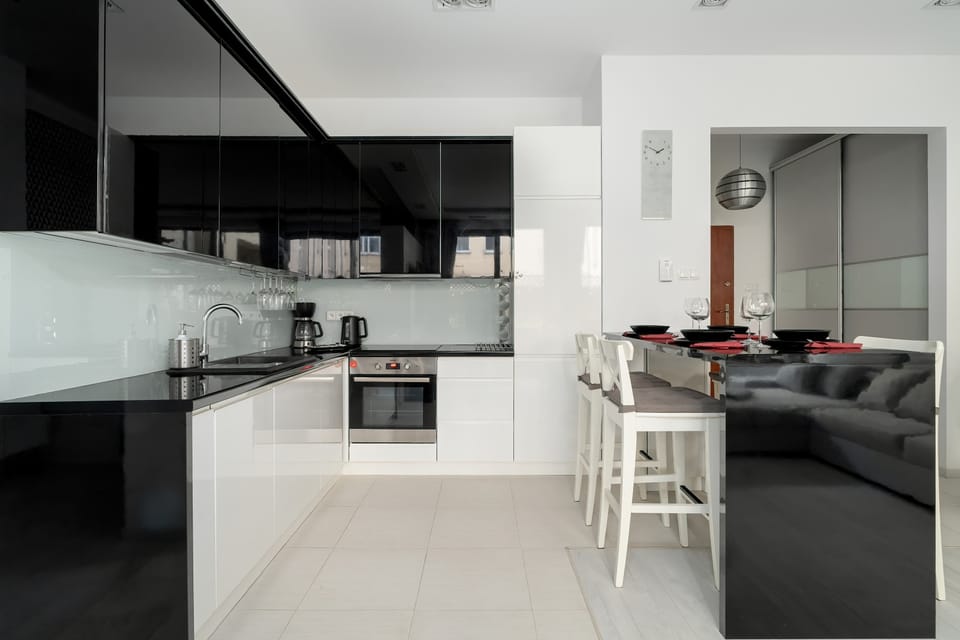 Fully equipped kitchenette.