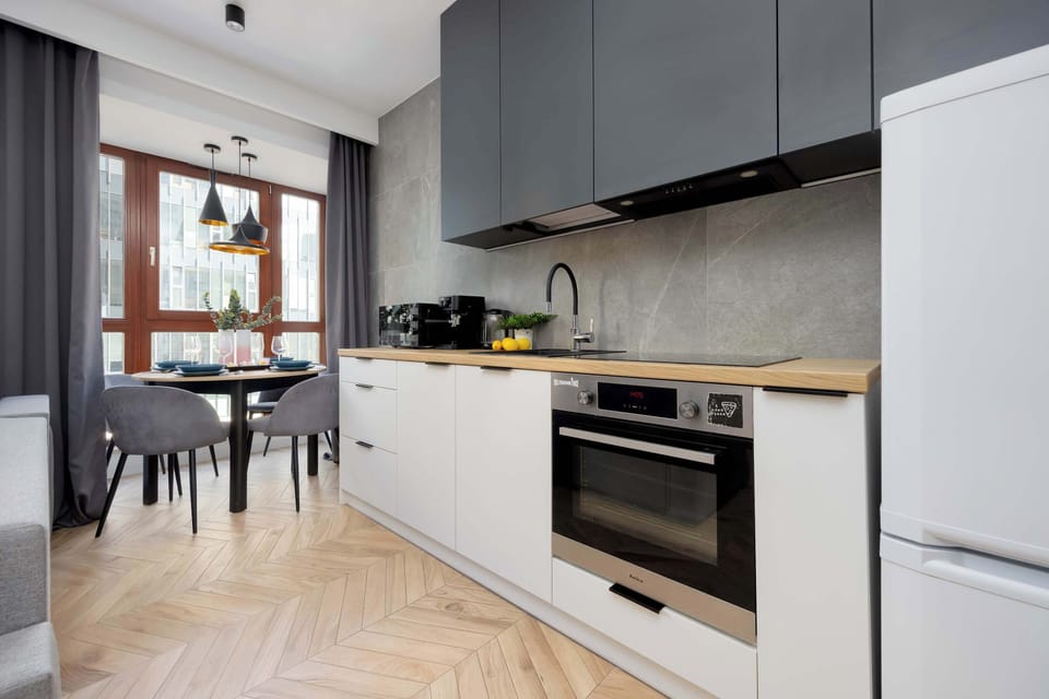 A practical kitchenette, ideal for kitchen explorations.
