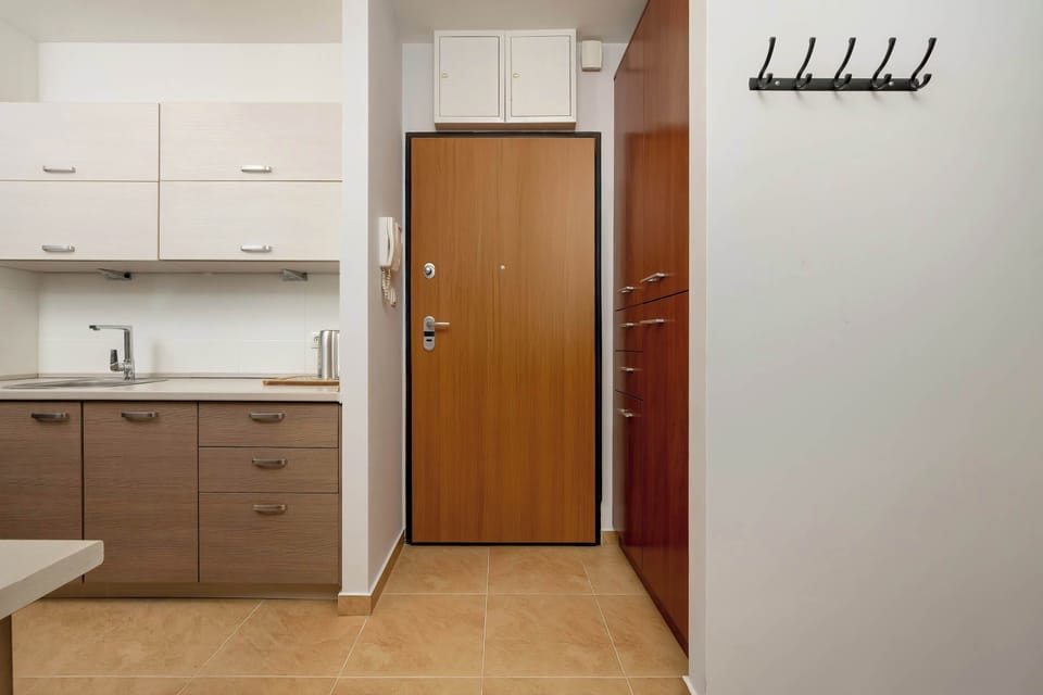 Entrance to the apartment.