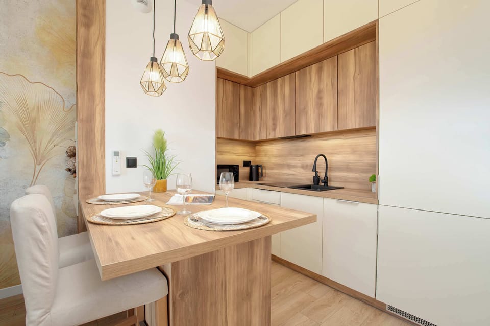 Fully equipped kitchenette.
