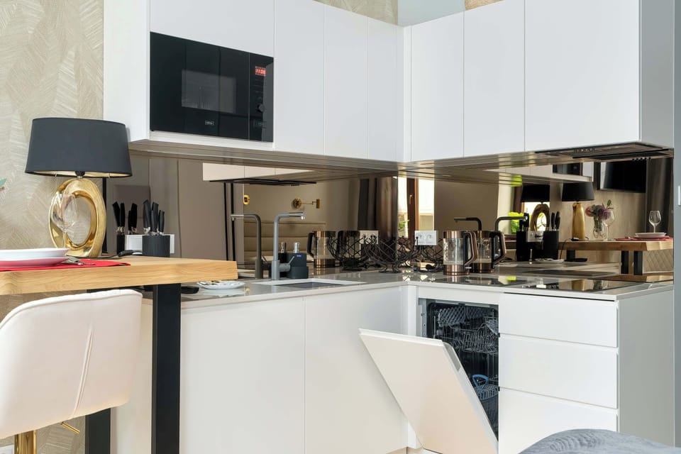Fully equipped kitchenette. 