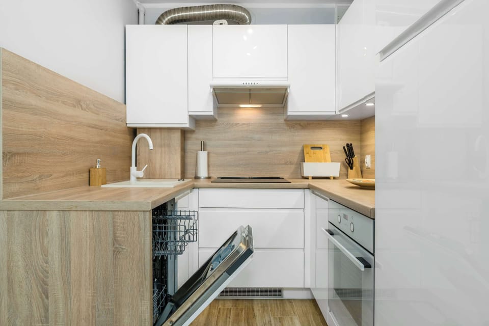 Modern, fully equipped kitchenette. 