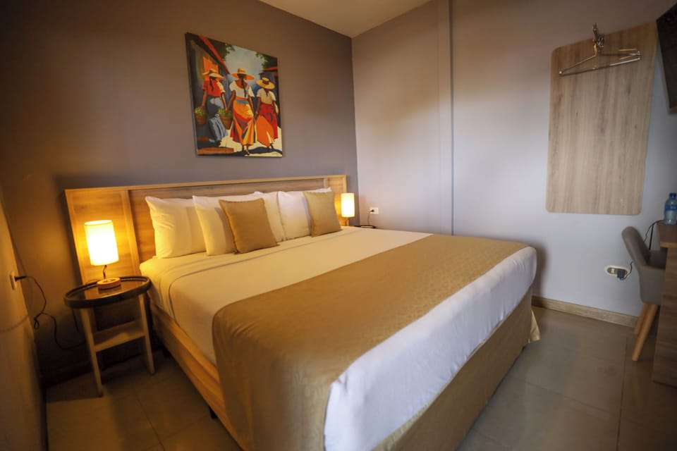 Junior Room | Laptop workspace, iron/ironing board (on request), WiFi (free)