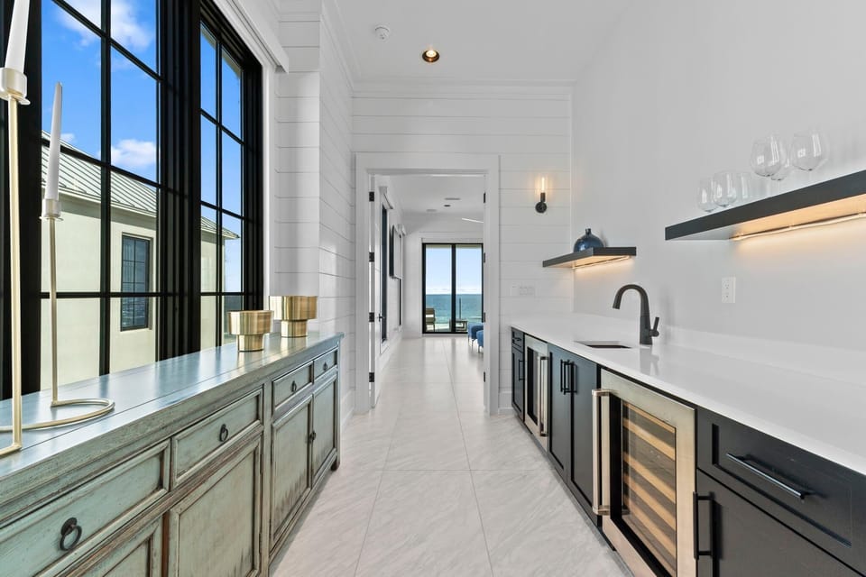 House, Multiple Beds (Sea La Vie at Eleanor Beach) | Private kitchen | Oven, toaster